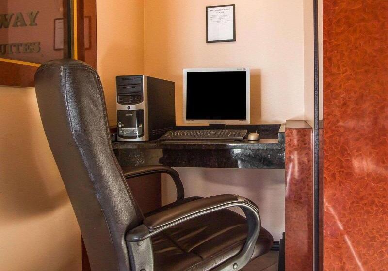 ホテル Rodeway Inn & Suites Brunswick Near Hwy 1