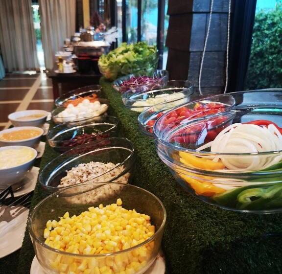 בית מלון כפרי Ruean Phae Royal Park