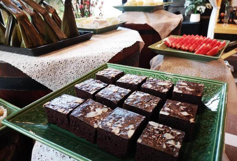 בית מלון כפרי Ruean Phae Royal Park