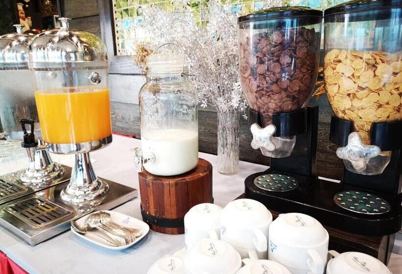 בית מלון כפרי Ruean Phae Royal Park