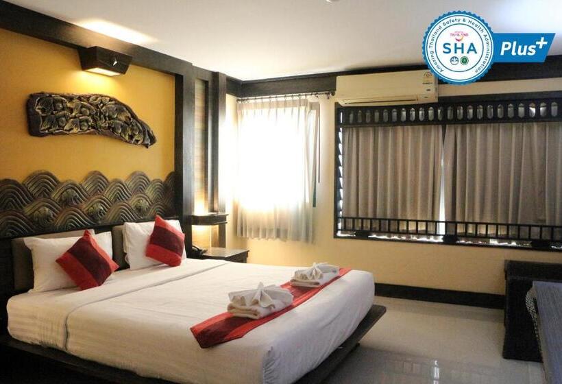 בית מלון כפרי Ruean Phae Royal Park