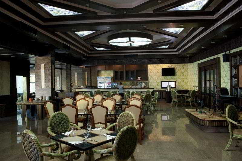 בית מלון כפרי Ruean Phae Royal Park