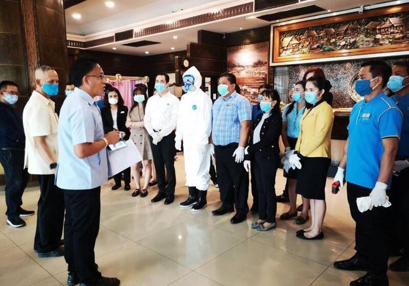 בית מלון כפרי Ruean Phae Royal Park