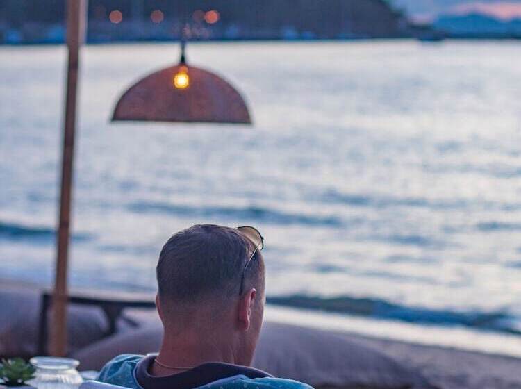 בית מלון כפרי Sea Valley Resort