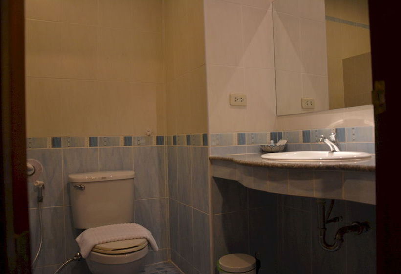 Fotos del hotel Seven Oaks Inn:  27