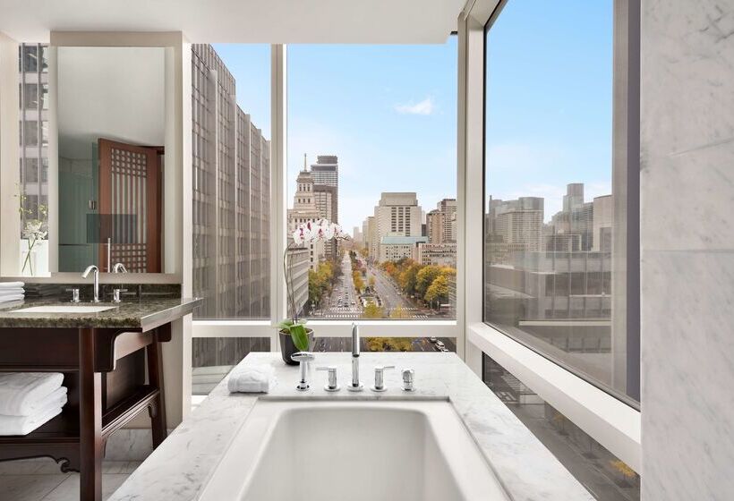 בית מלון כפרי Shangrila Toronto