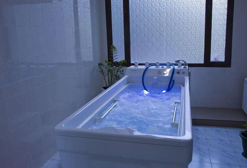 هتل Sochi Breeze Spa