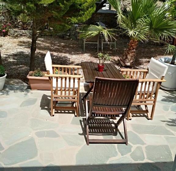 Отель Sourmeli Garden