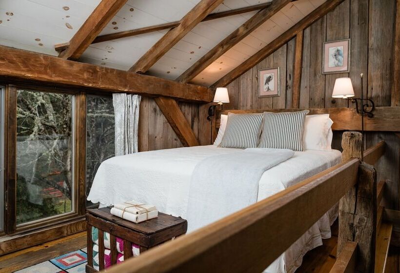 ホテル The Mast Farm Inn