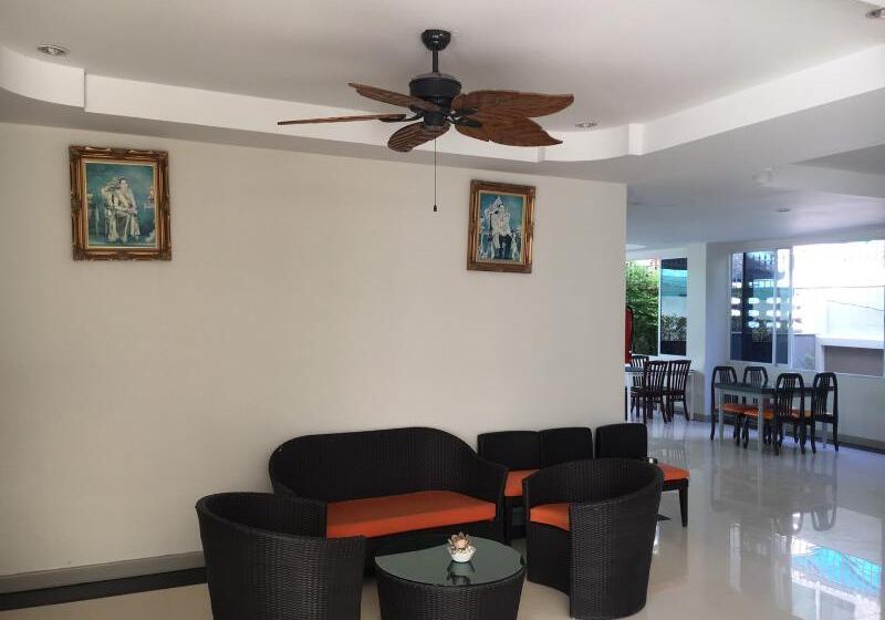 Отель The Perfect North Pattaya