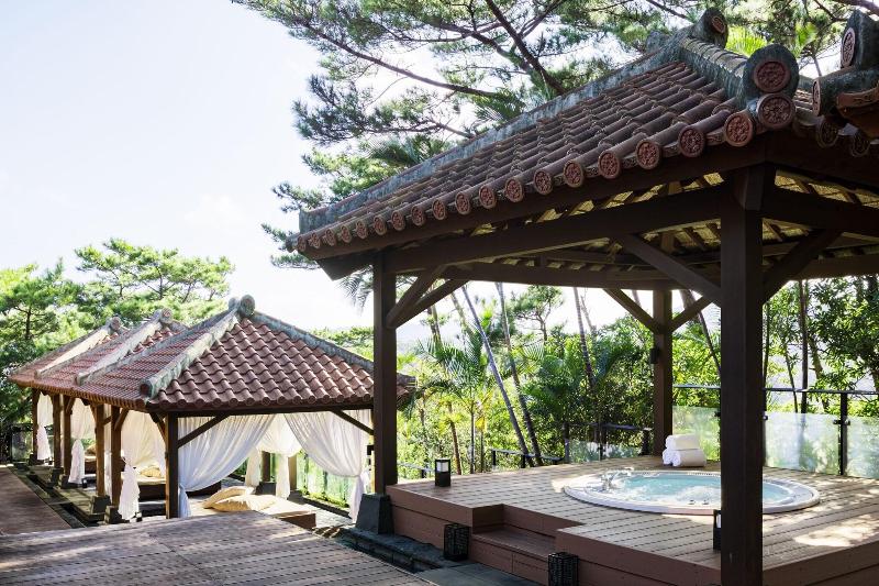 בית מלון כפרי The Ritzcarlton Okinawa