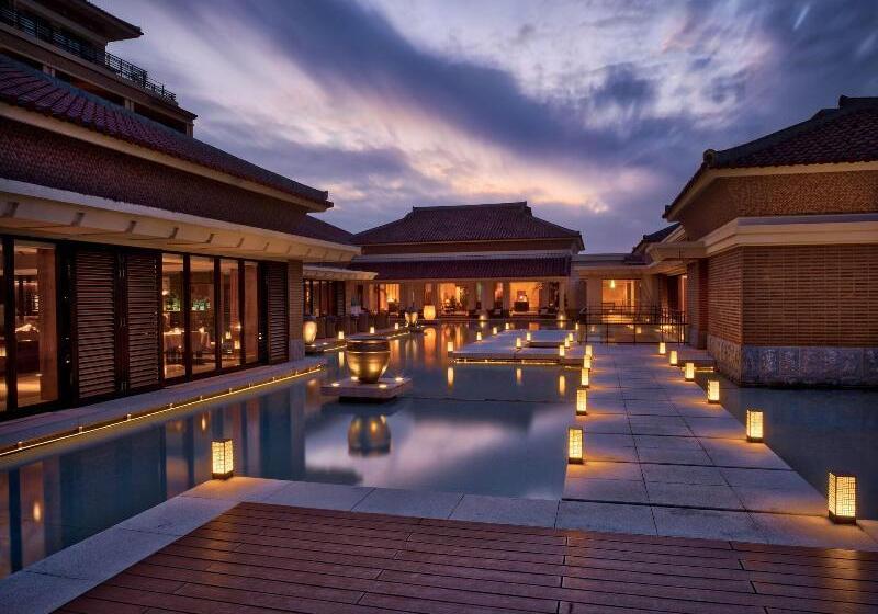 בית מלון כפרי The Ritzcarlton Okinawa