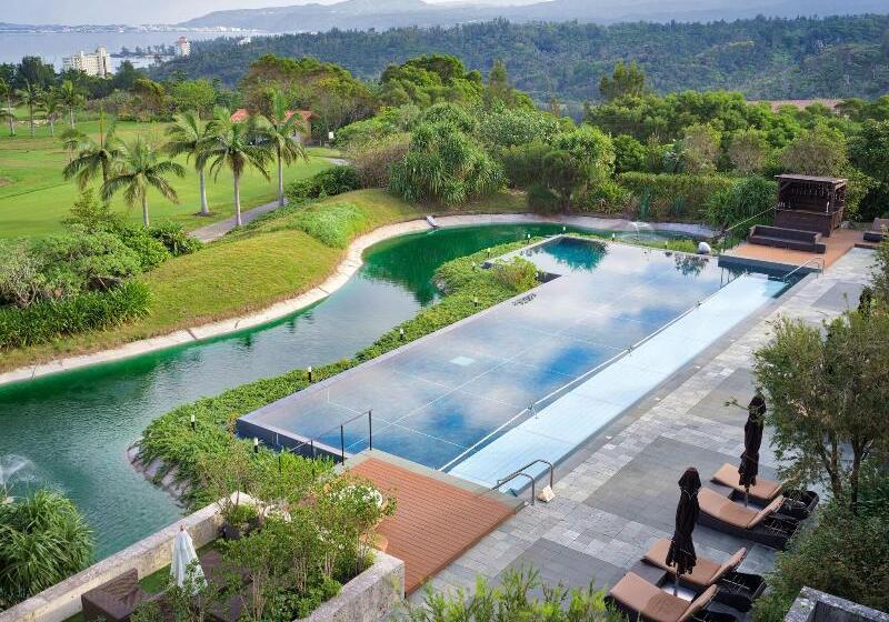 בית מלון כפרי The Ritzcarlton Okinawa