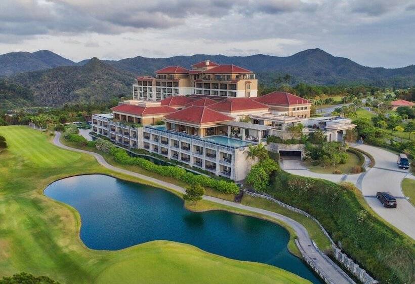 בית מלון כפרי The Ritzcarlton Okinawa
