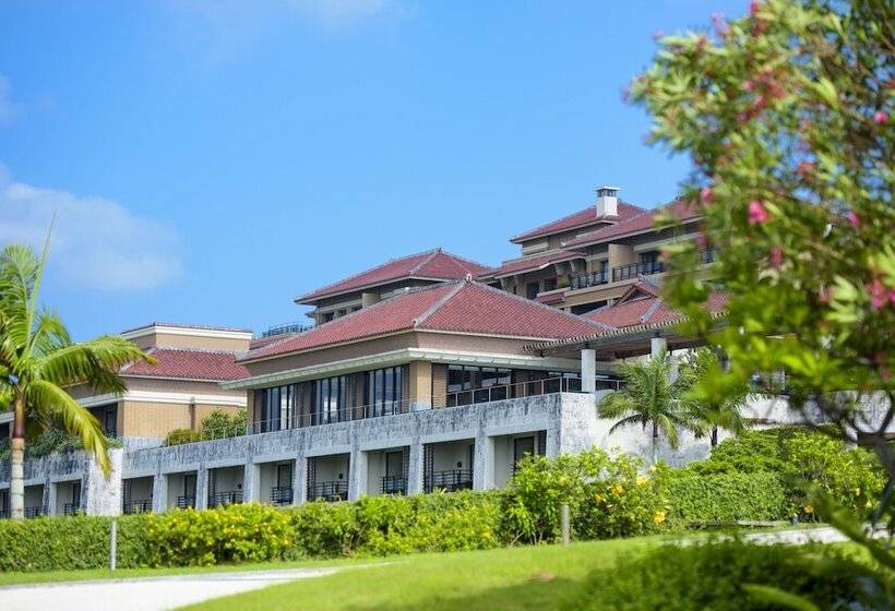 בית מלון כפרי The Ritzcarlton Okinawa