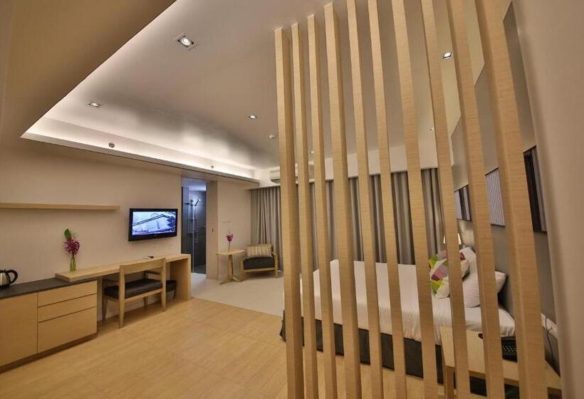 호텔 The Sun Xclusive