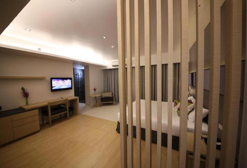 호텔 The Sun Xclusive