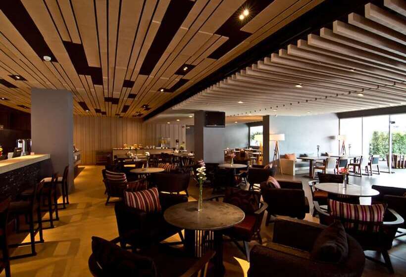 호텔 The Sun Xclusive