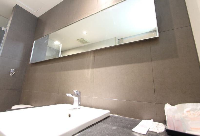 호텔 The Sun Xclusive