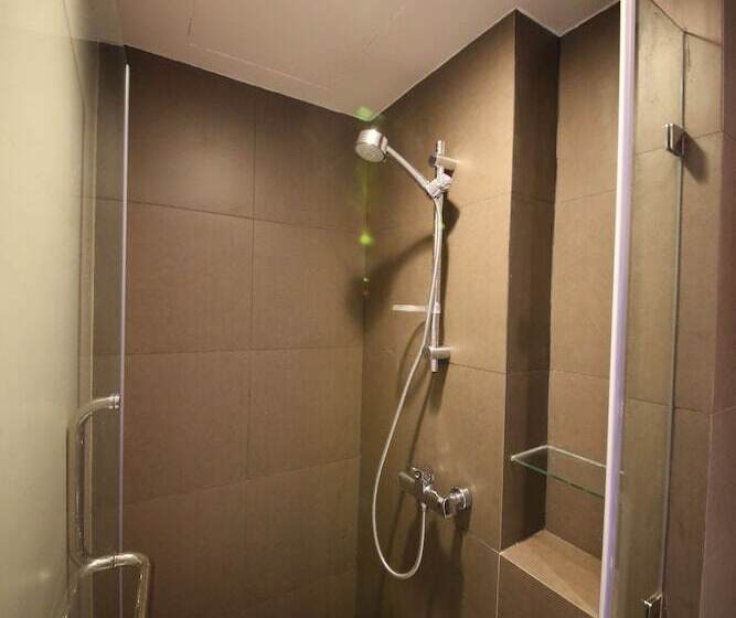 호텔 The Sun Xclusive