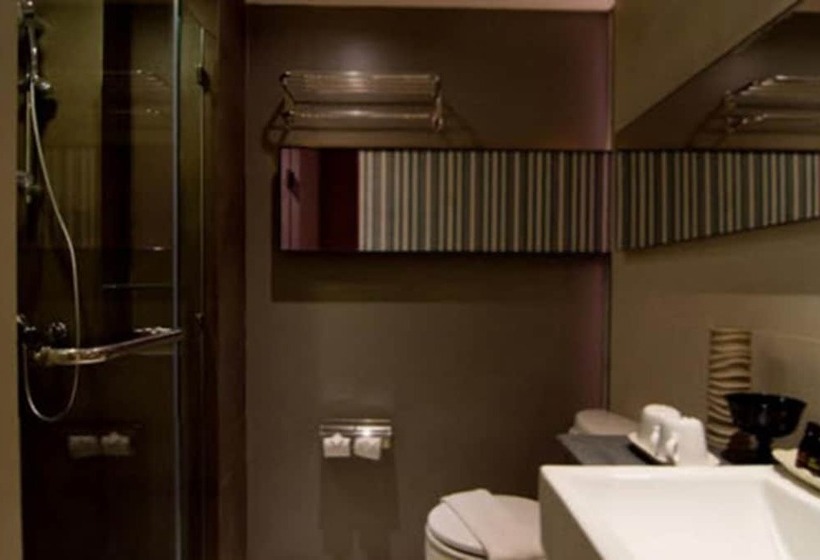 호텔 The Sun Xclusive