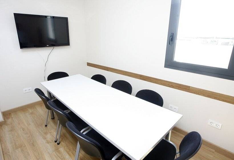 فندق Travelodge Madrid Metropolitano