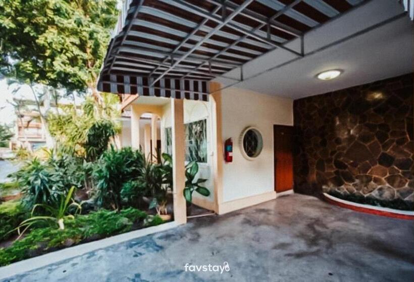 Отель Twin Palms Resort Pattaya, Sha Extra Plus Certified