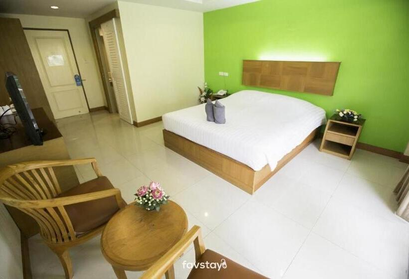 Отель Twin Palms Resort Pattaya, Sha Extra Plus Certified