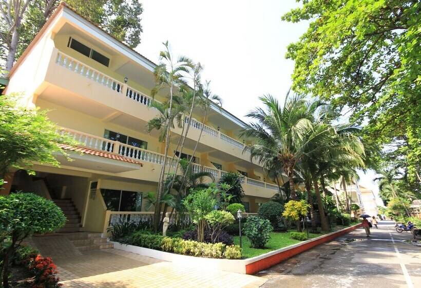 Отель Twin Palms Resort Pattaya, Sha Extra Plus Certified