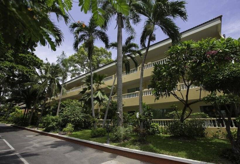 Отель Twin Palms Resort Pattaya, Sha Extra Plus Certified