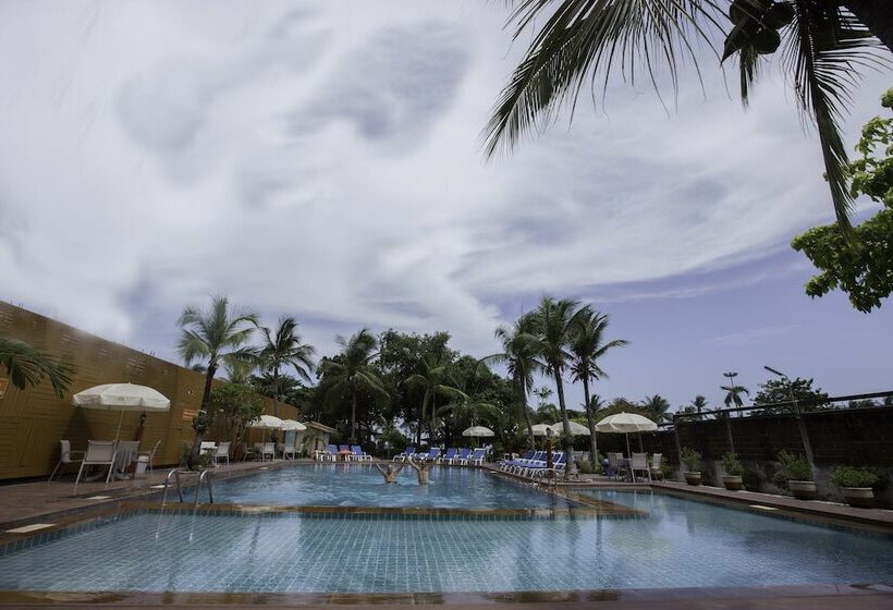 Отель Twin Palms Resort Pattaya, Sha Extra Plus Certified