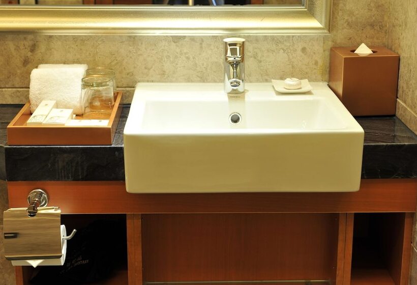 هتل Vertical City