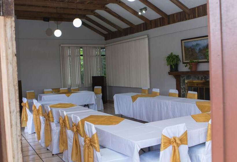 Hotell Villa Zurquí