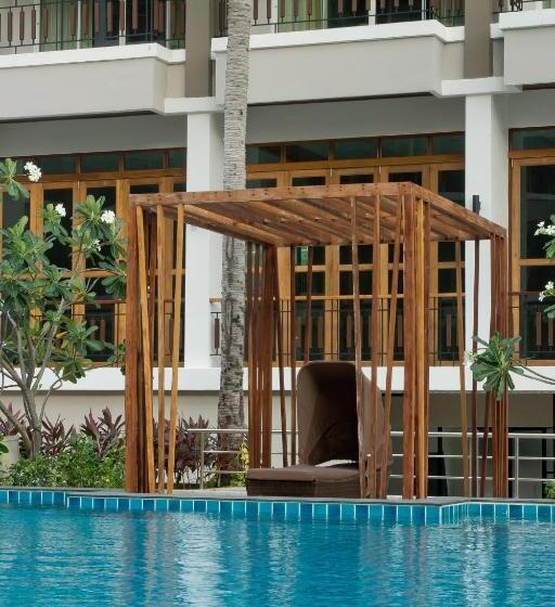 هتل Welcome World Beachfront Resort