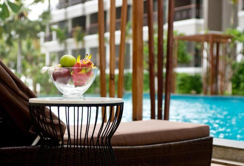 Отель Welcome World Beachfront Resort