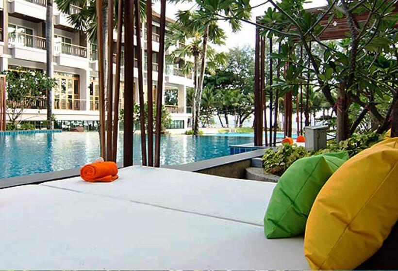 Отель Welcome World Beachfront Resort