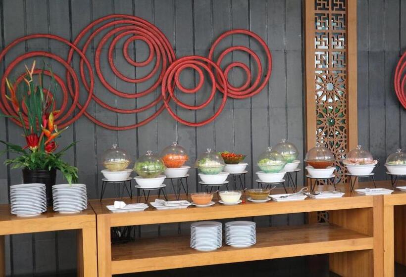 Отель Welcome World Beachfront Resort