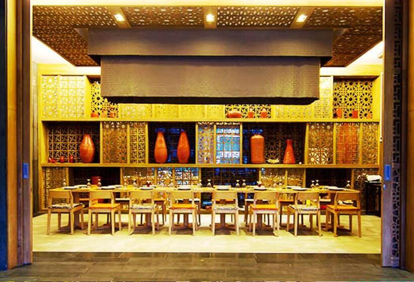 Отель Welcome World Beachfront Resort