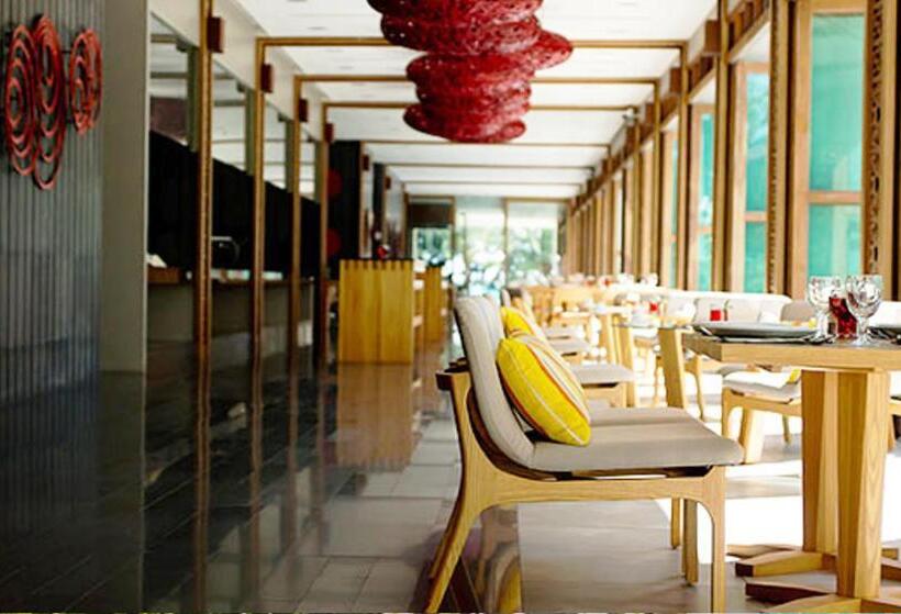 Отель Welcome World Beachfront Resort