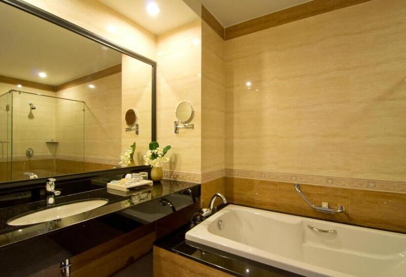 Отель Welcome World Beachfront Resort