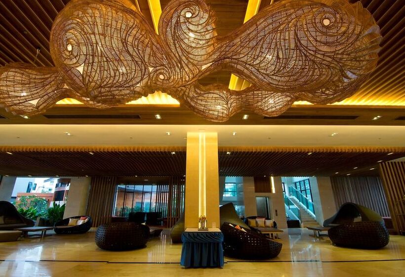 Отель Welcome World Beachfront Resort