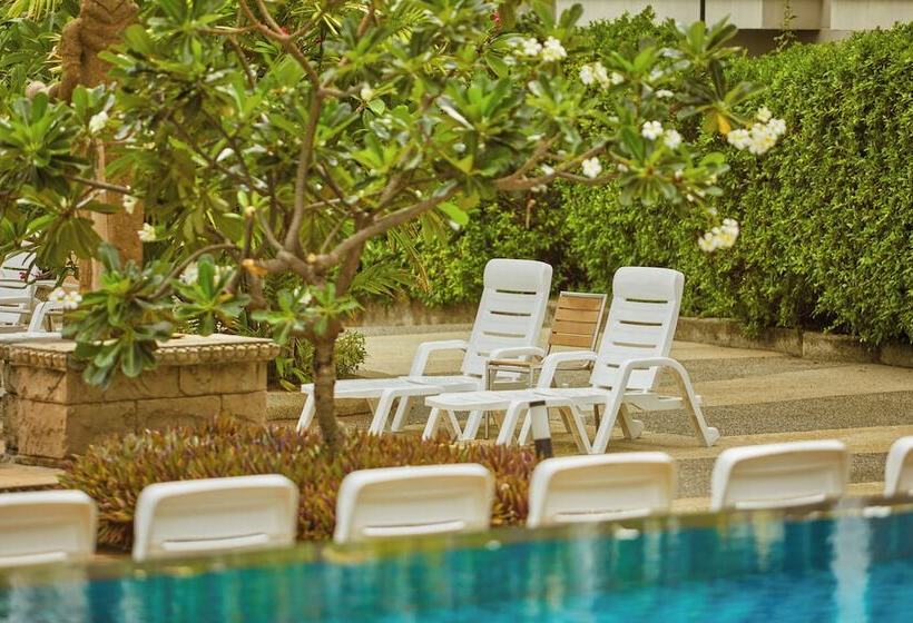 Отель Welcome World Beachfront Resort