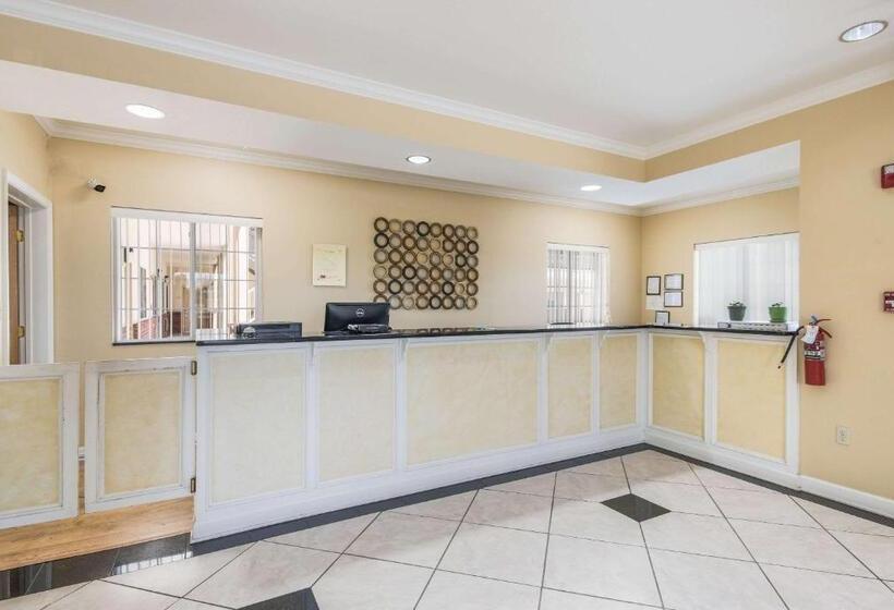 Мотель Econo Lodge Inn & Suites Bryant