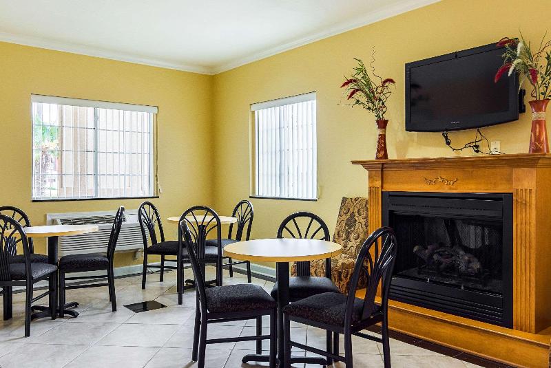 Мотель Econo Lodge Inn & Suites Bryant