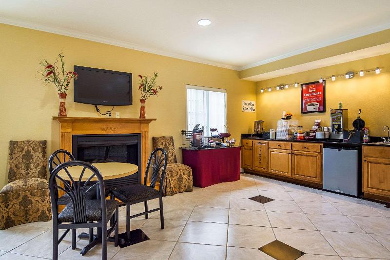 Мотель Econo Lodge Inn & Suites Bryant