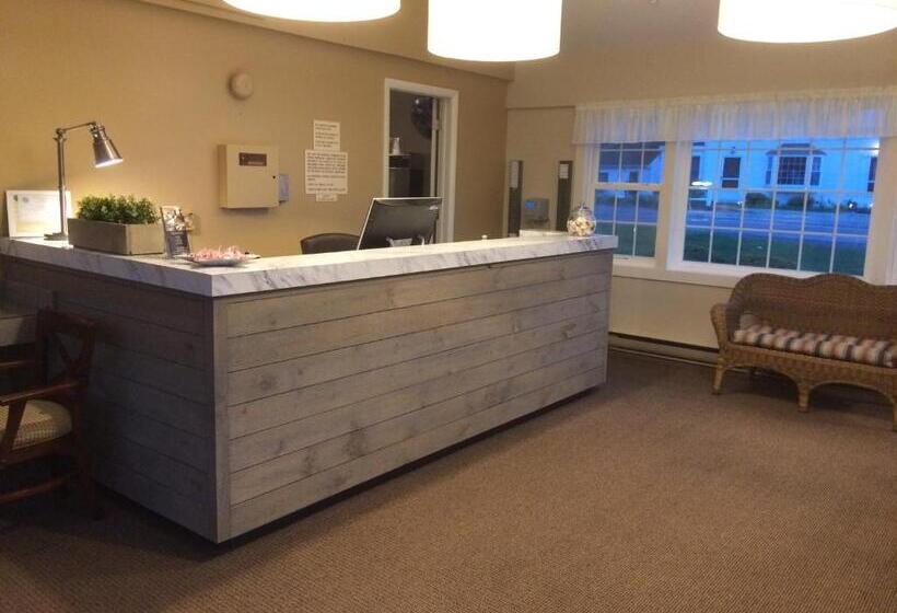 فندق على الطريق Holiday Hill Inn & Suites