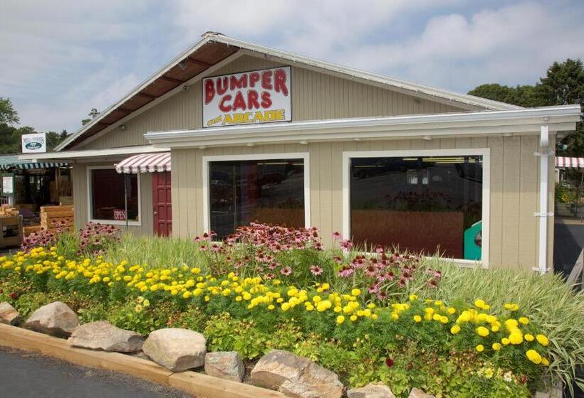 فندق على الطريق Holiday Hill Inn & Suites