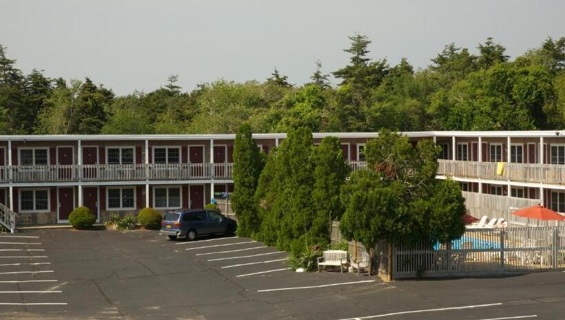 فندق على الطريق Holiday Hill Inn & Suites