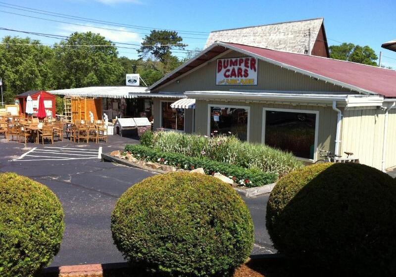 فندق على الطريق Holiday Hill Inn & Suites