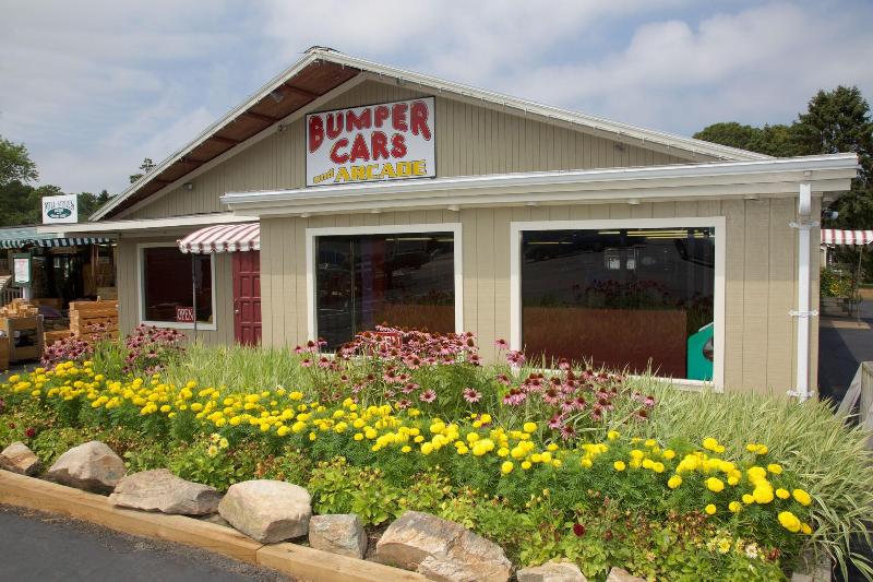 فندق على الطريق Holiday Hill Inn & Suites